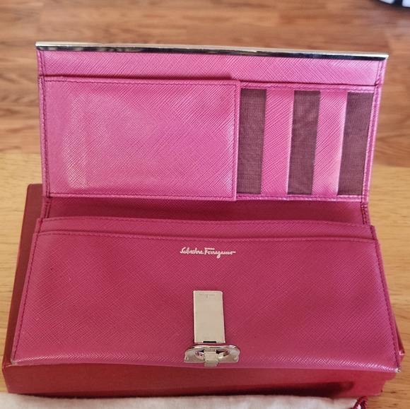 Ferragamo Wallet - Picture 3 of 6